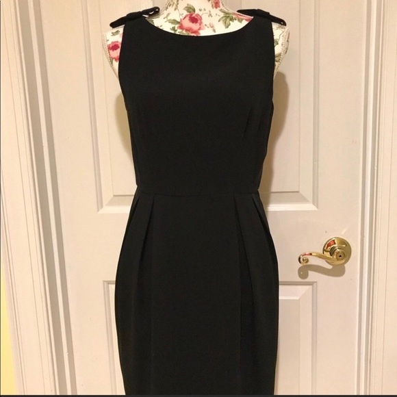 Ann Taylor Dresses & Skirts - 🎉Ann Taylor black sleeveless sheath w/ bows 6P